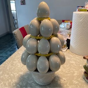 VINTAGE CERAMIC EASTER BASKET OF EGGS DECOR